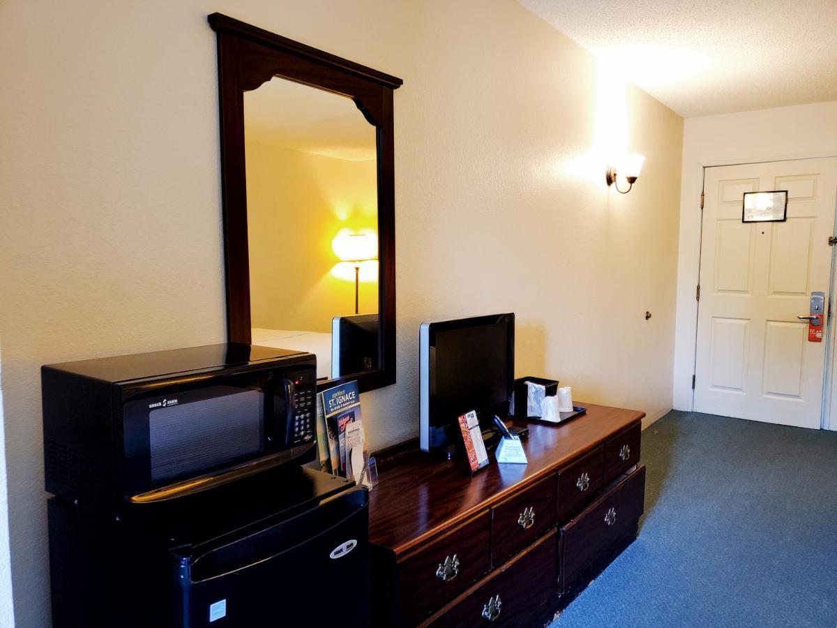 Voyager Inn St. Ignace Zewnętrze zdjęcie