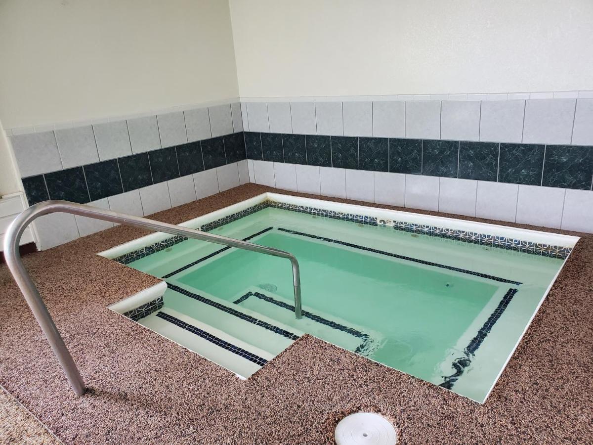 Voyager Inn St. Ignace Zewnętrze zdjęcie