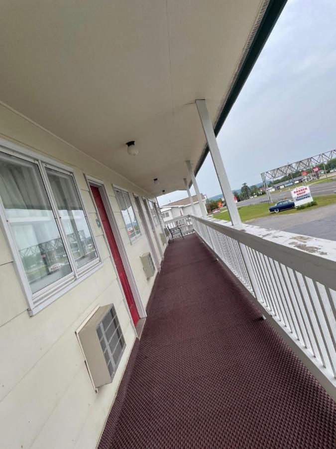 Voyager Inn St. Ignace Zewnętrze zdjęcie