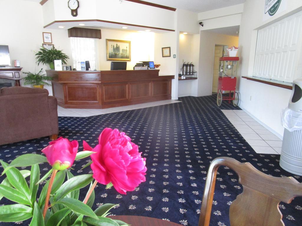 Voyager Inn St. Ignace Zewnętrze zdjęcie