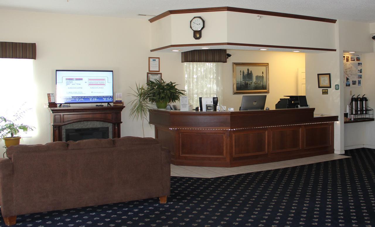 Voyager Inn St. Ignace Zewnętrze zdjęcie