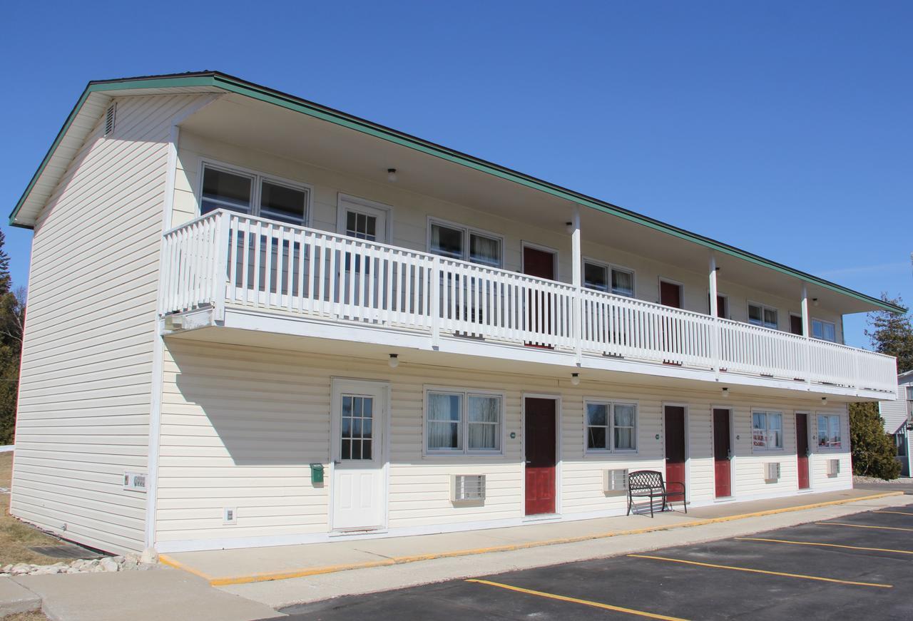 Voyager Inn St. Ignace Zewnętrze zdjęcie