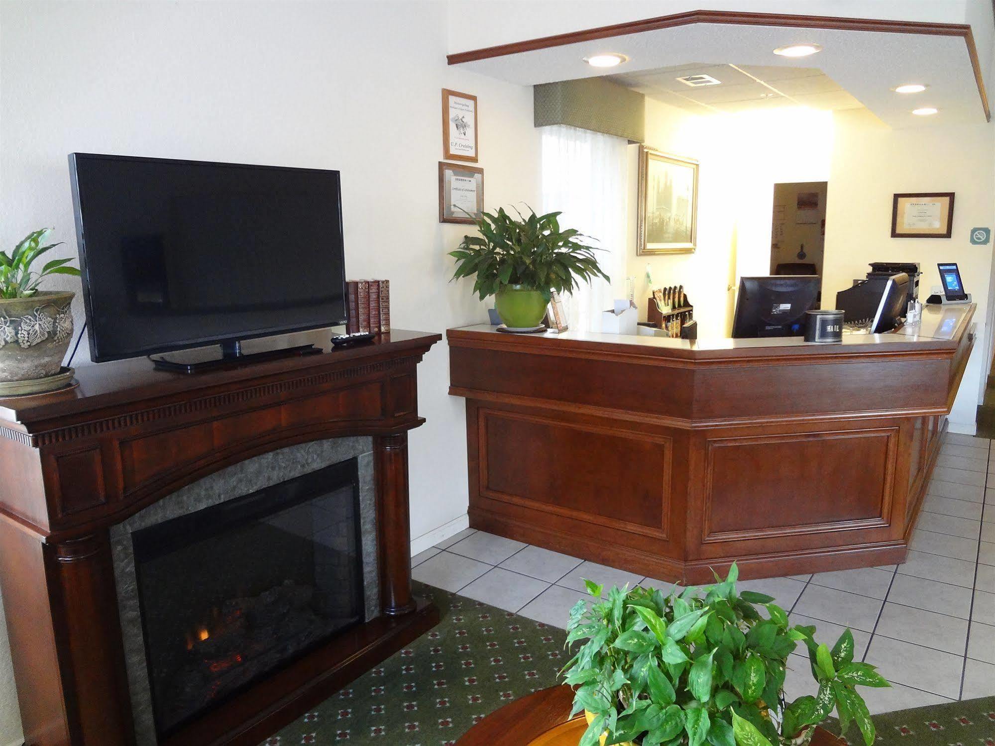 Voyager Inn St. Ignace Zewnętrze zdjęcie