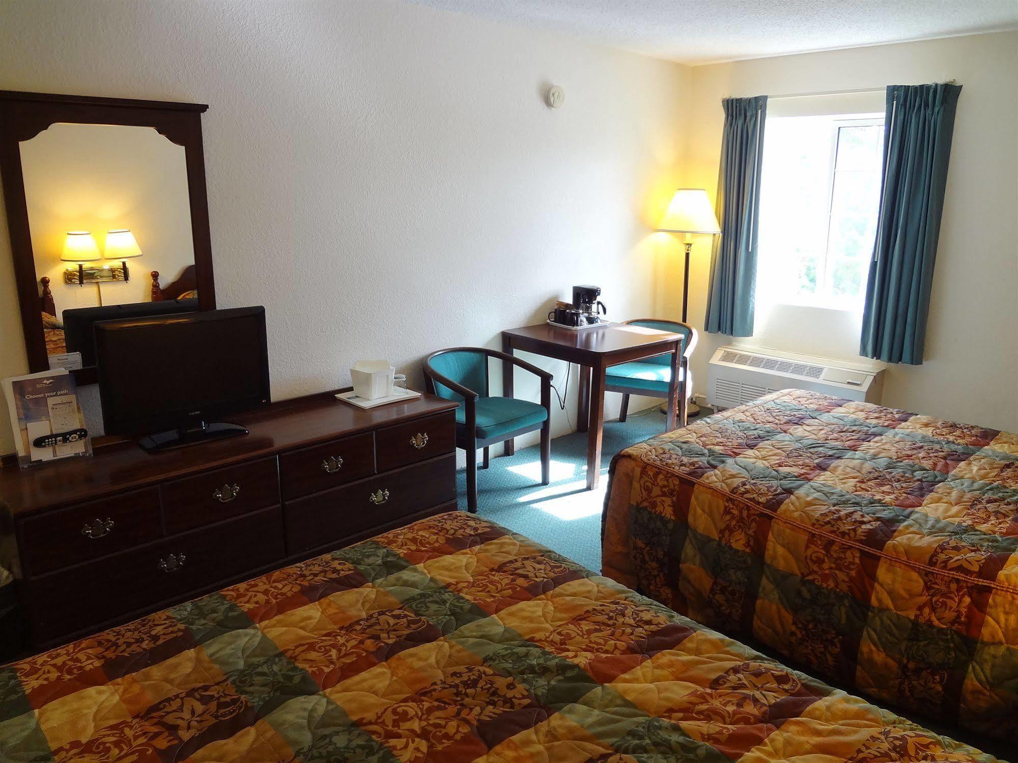 Voyager Inn St. Ignace Zewnętrze zdjęcie