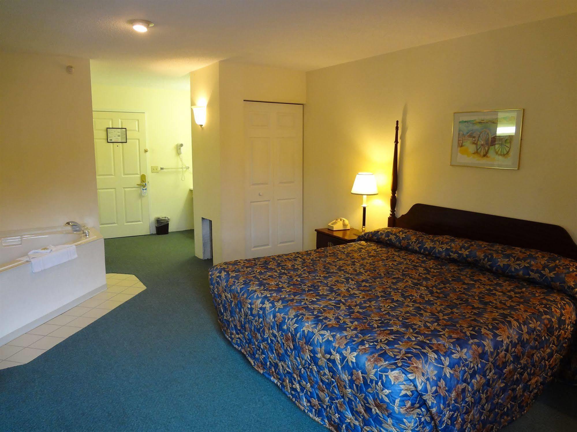 Voyager Inn St. Ignace Zewnętrze zdjęcie