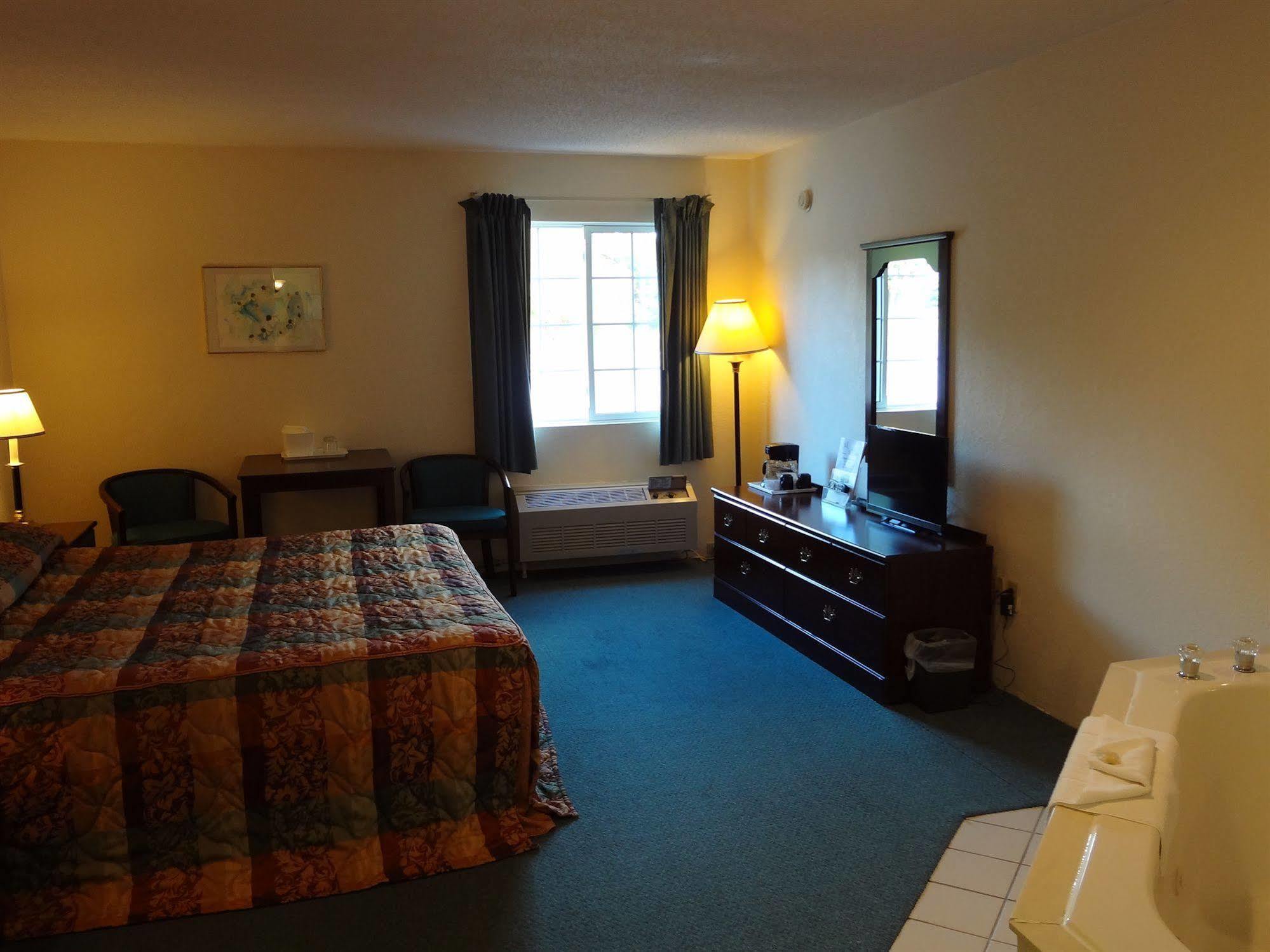 Voyager Inn St. Ignace Zewnętrze zdjęcie