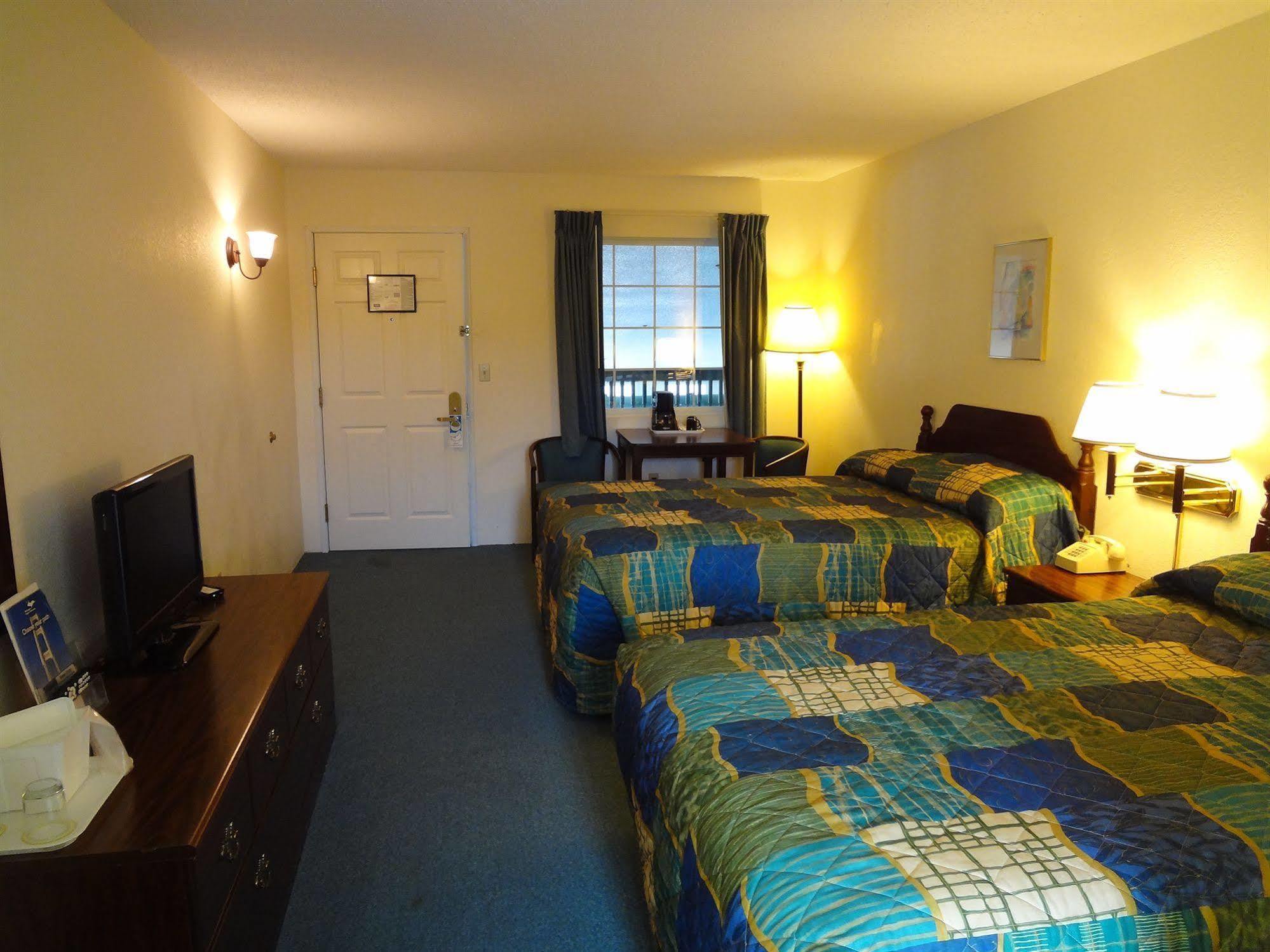 Voyager Inn St. Ignace Zewnętrze zdjęcie