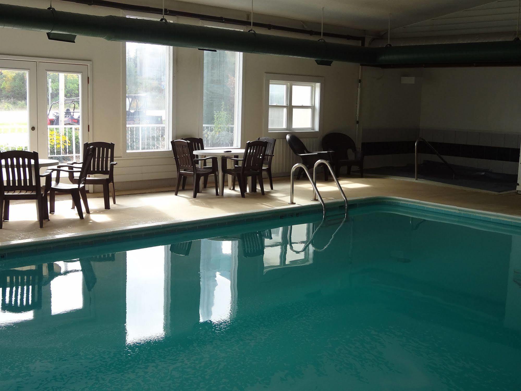 Voyager Inn St. Ignace Zewnętrze zdjęcie