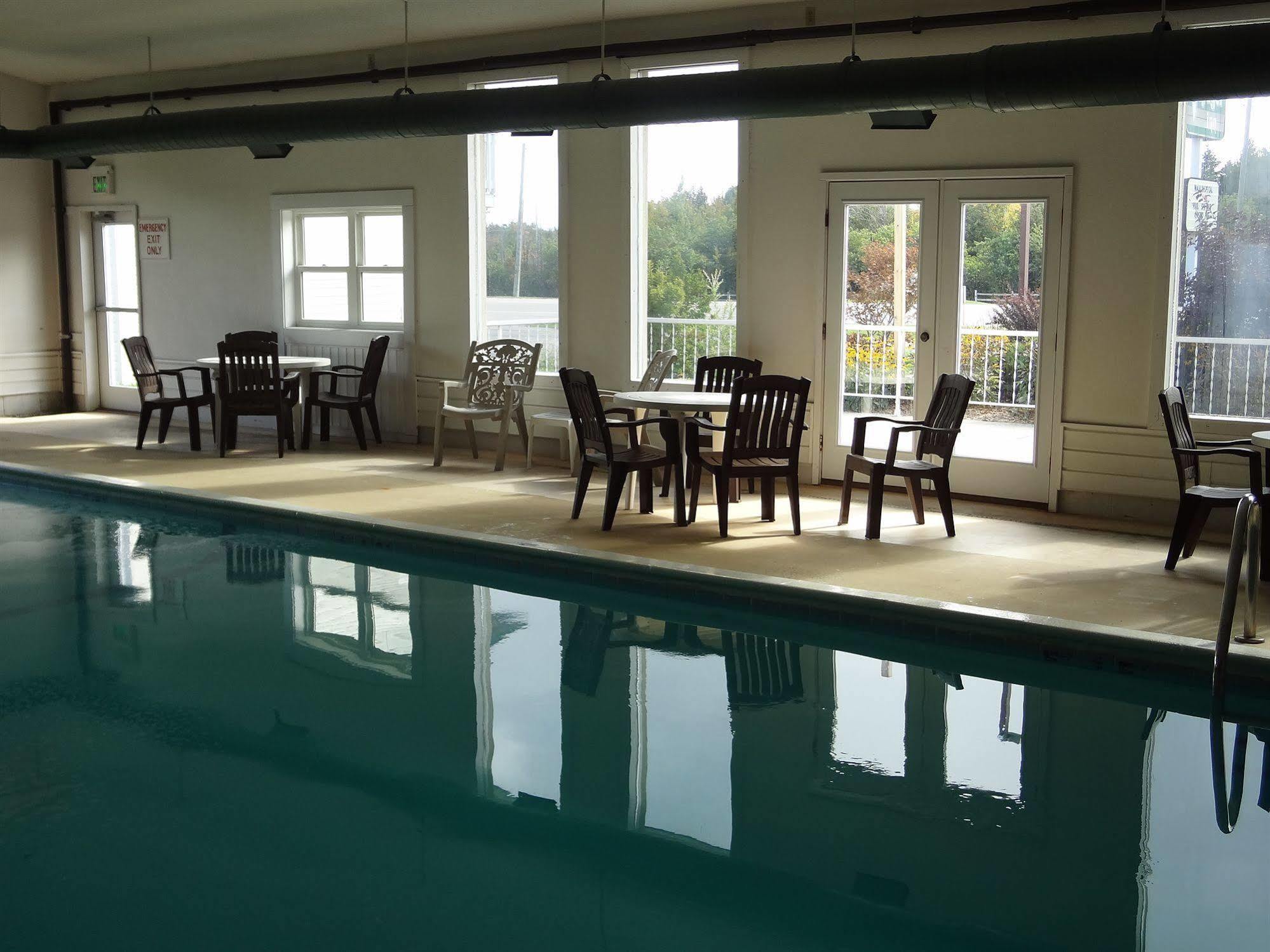 Voyager Inn St. Ignace Zewnętrze zdjęcie
