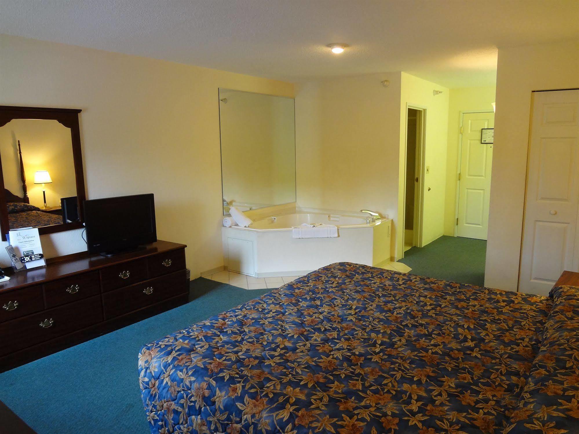 Voyager Inn St. Ignace Zewnętrze zdjęcie